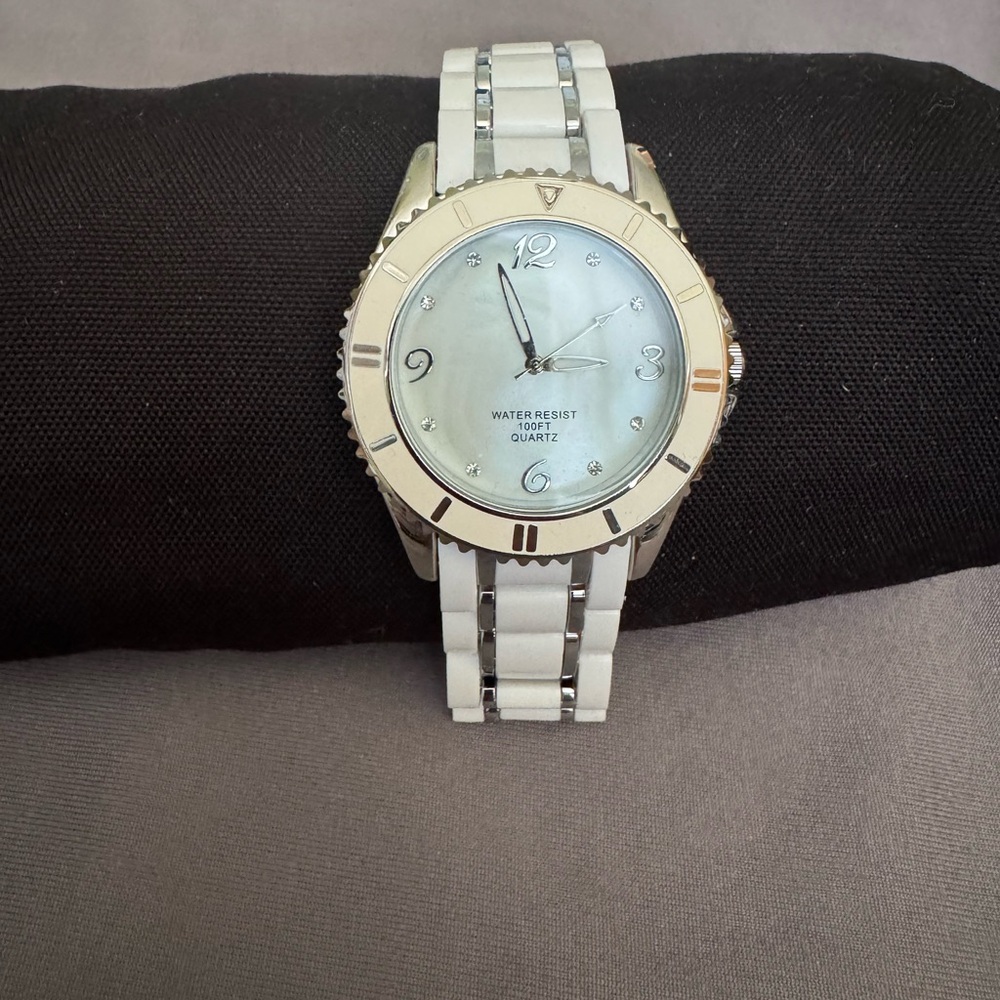 CLEARANCE Elegant White and Silver Quartz Watch
